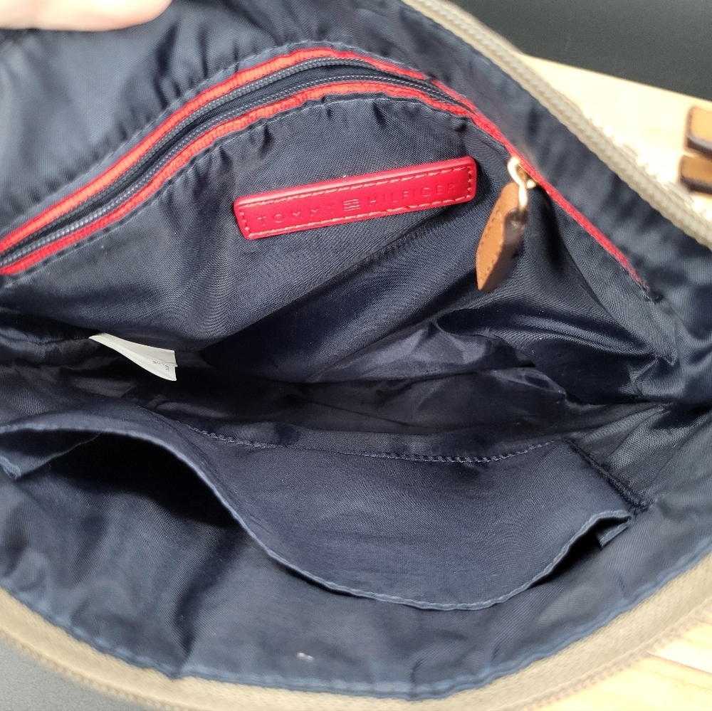 Tommy Hilfiger Signature Logo Brown & Tan Crossbody w/Adjustable Strap, Like New - Picture 6 of 10